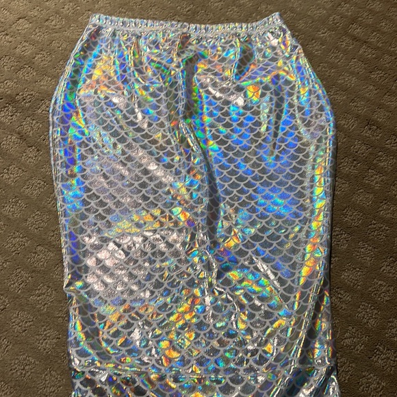 Girls Justice Mermaid 🧜♀️ silver tail swim coverup size Large like new - Picture 4 of 6